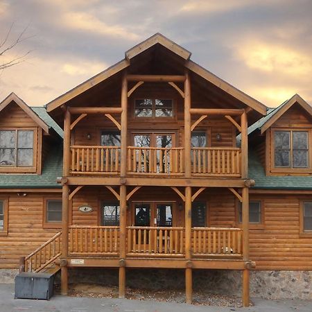 Rising Eagle Lodge - Eight Bedroom 비둘기 포지 외부 사진